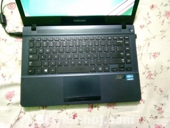 Samsung Laptop 14